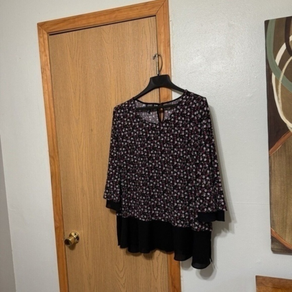 Jones New York Size 1X Multi-Color w/Floral Print w/Bell Sleeves Layered Blouse